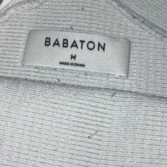 Crossed sleeve crop top - Picture 2 of 7